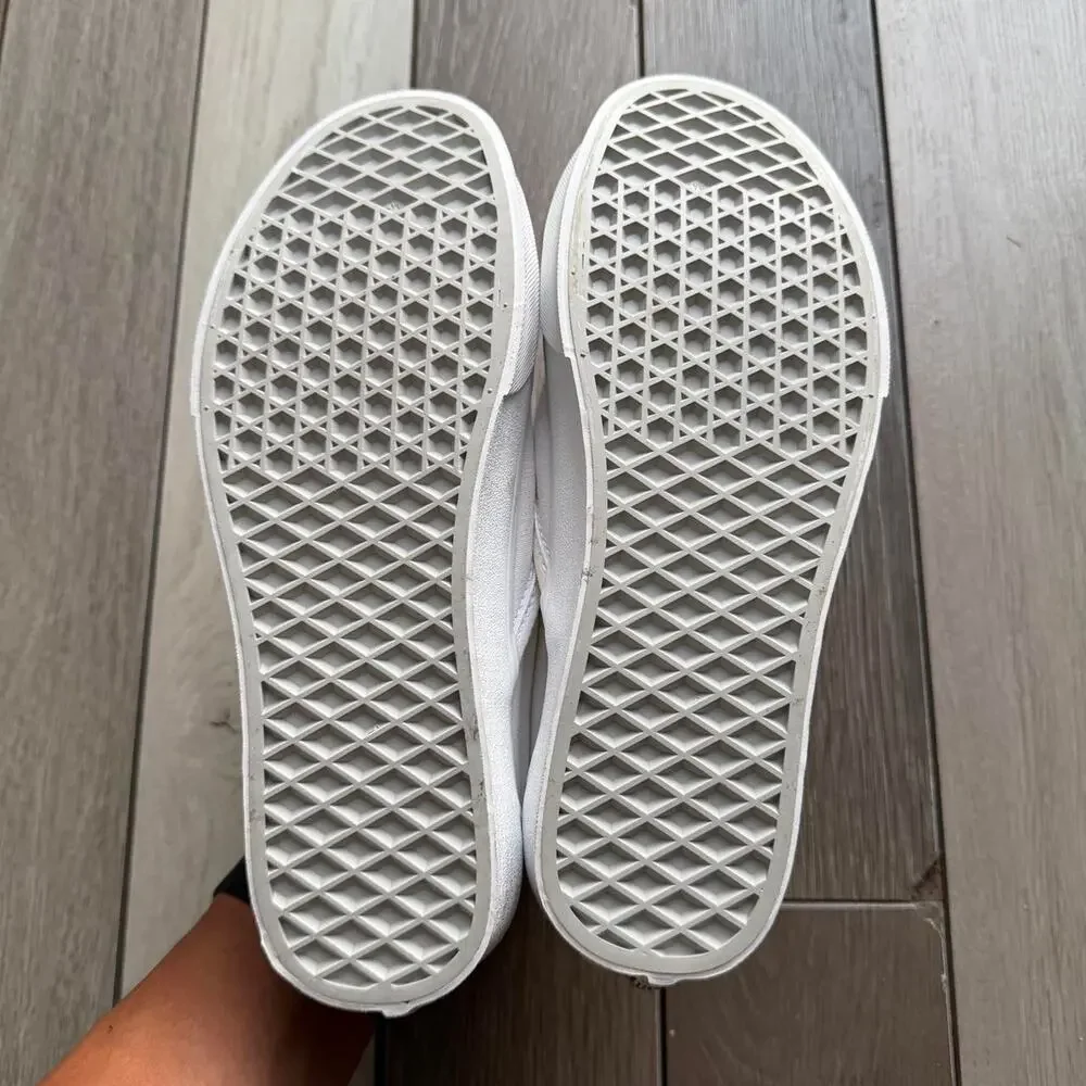 Vans Classic Slip-On True White Sneakers Men’s 7.5 / Women’s 9
